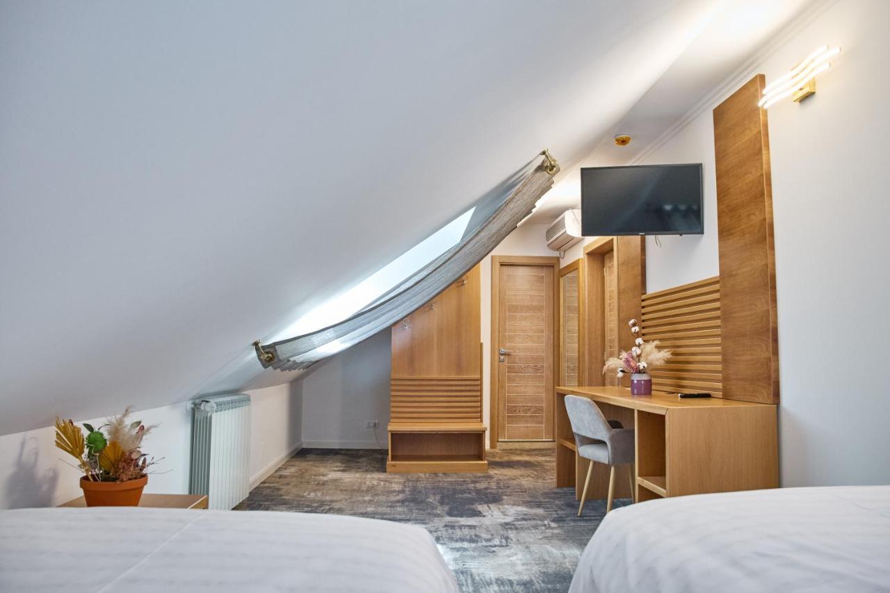 Hotel Eden ルムニク・サラト エクステリア 写真