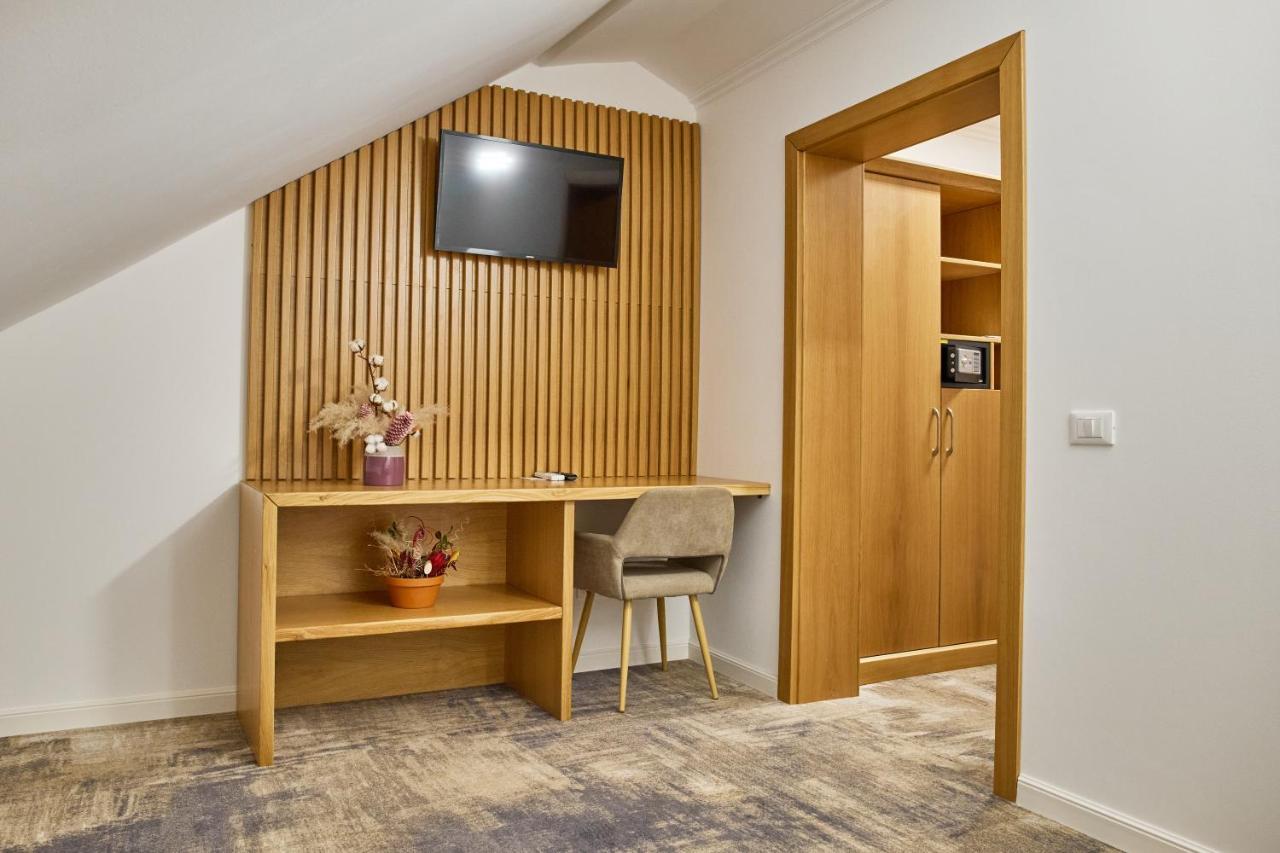 Hotel Eden ルムニク・サラト エクステリア 写真