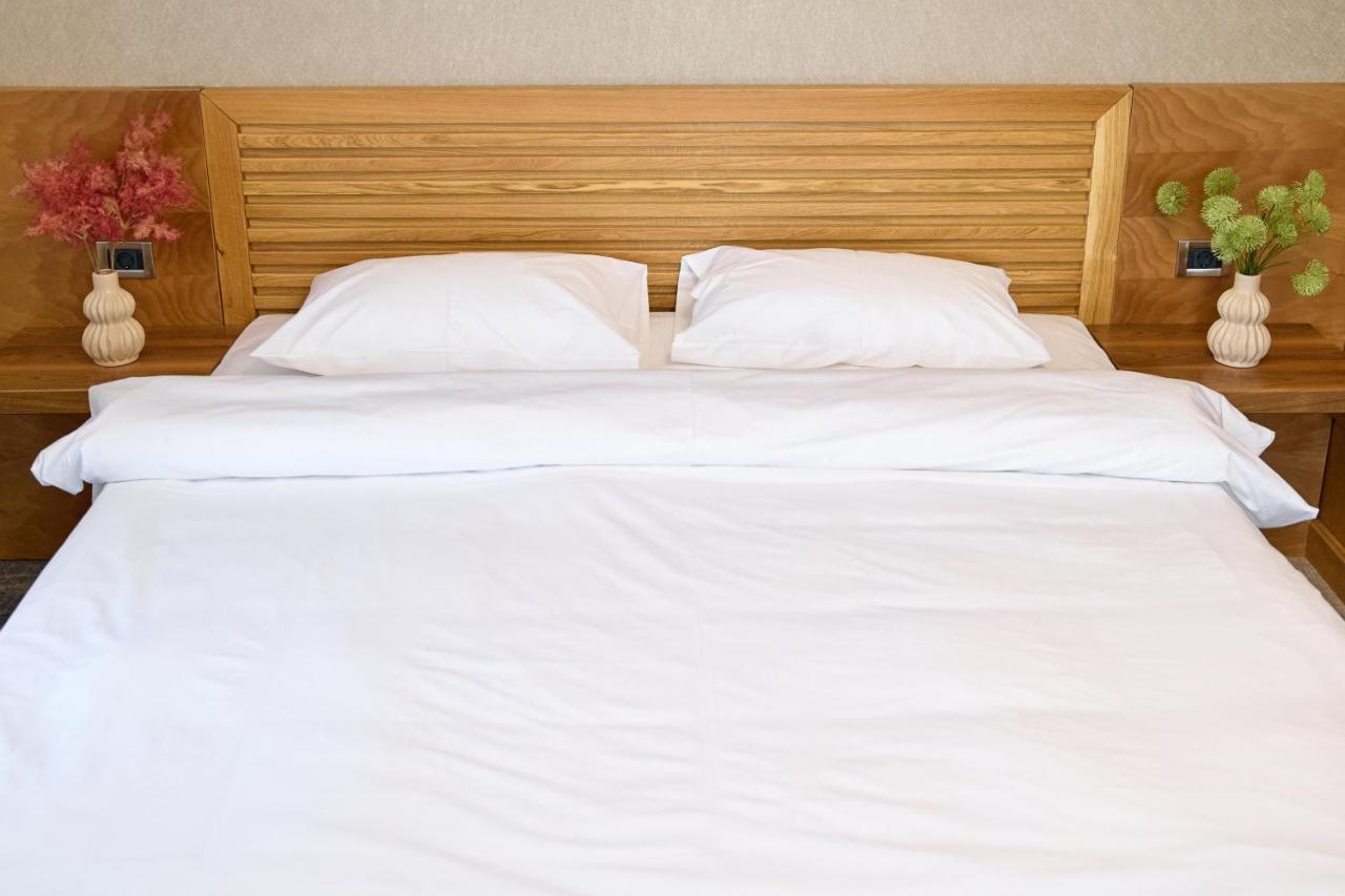 Hotel Eden ルムニク・サラト エクステリア 写真