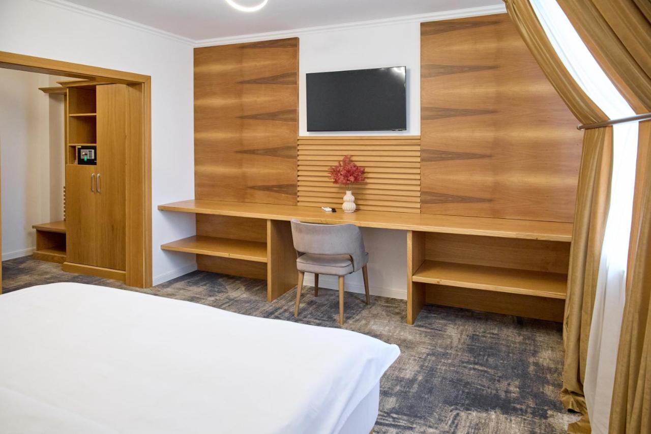 Hotel Eden ルムニク・サラト エクステリア 写真