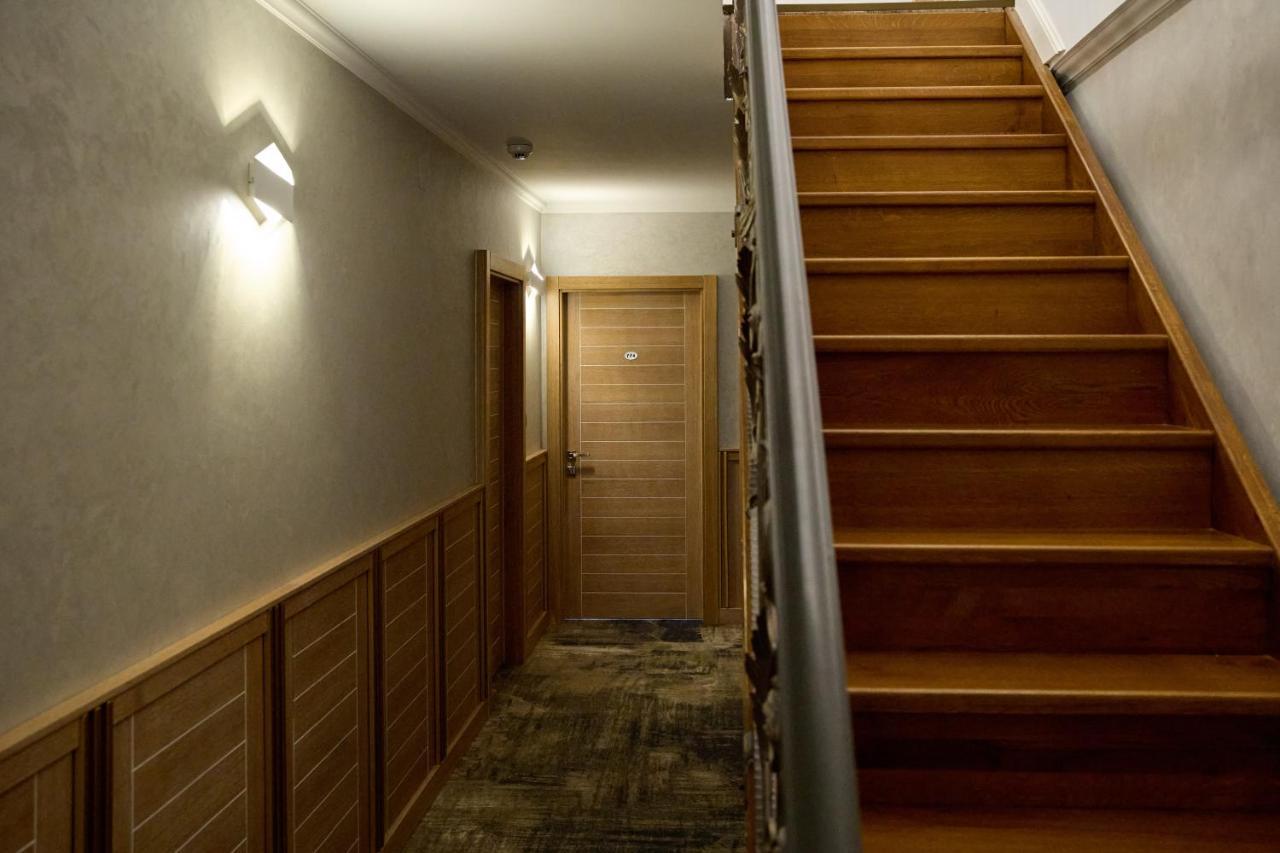 Hotel Eden ルムニク・サラト エクステリア 写真