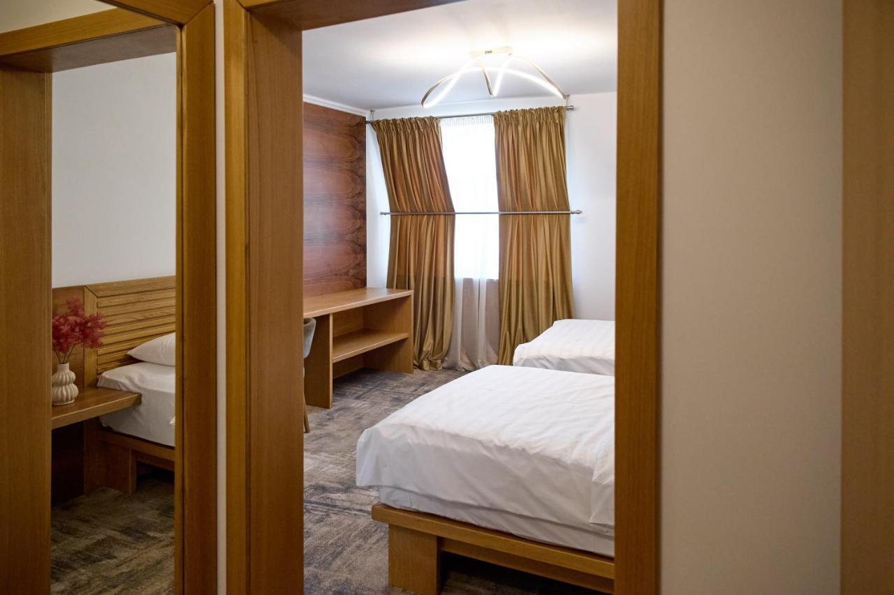 Hotel Eden ルムニク・サラト エクステリア 写真