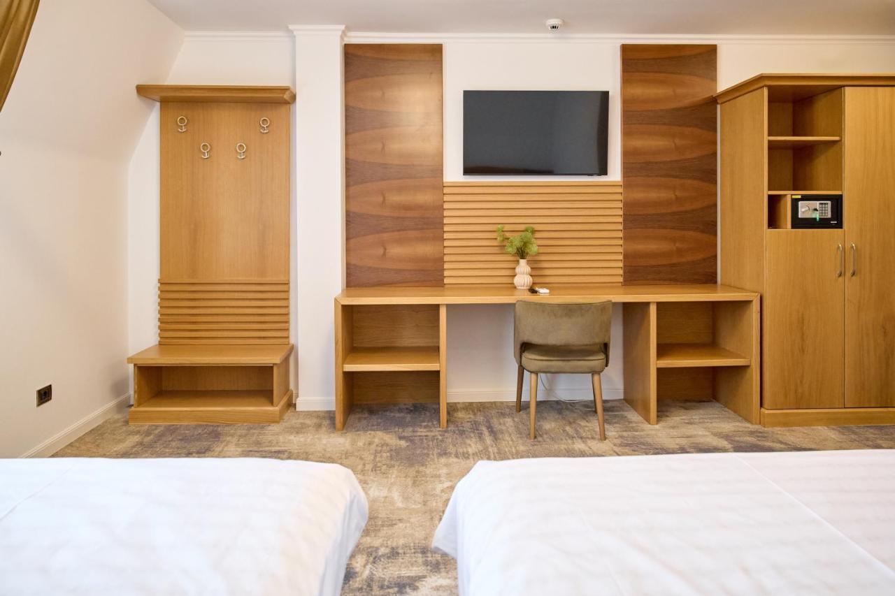 Hotel Eden ルムニク・サラト エクステリア 写真