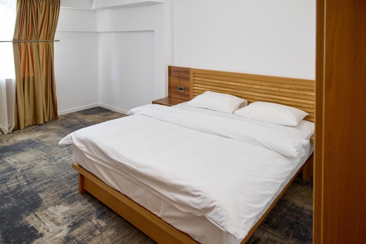 Hotel Eden ルムニク・サラト エクステリア 写真