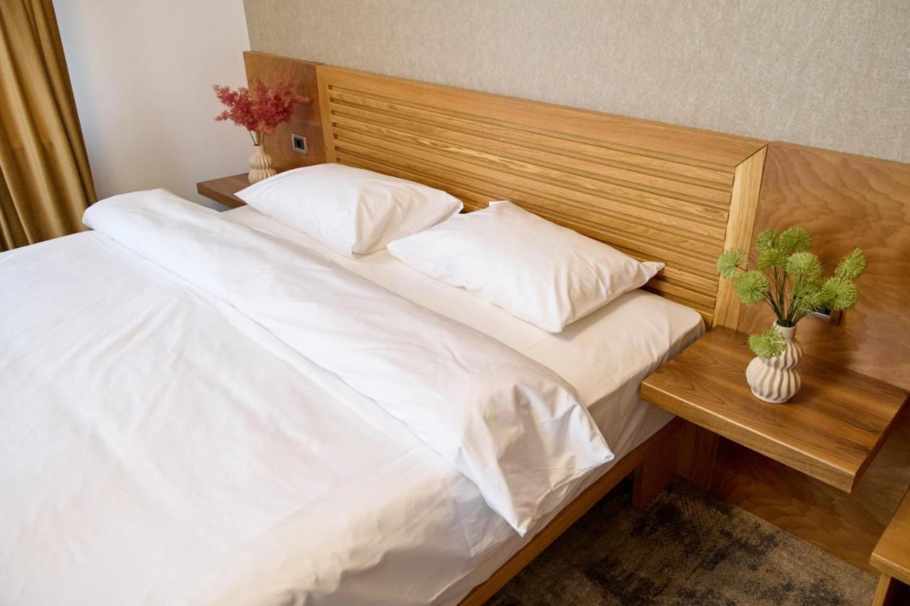 Hotel Eden ルムニク・サラト エクステリア 写真