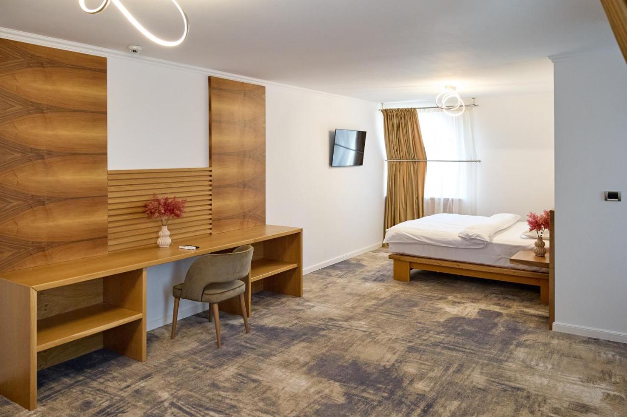 Hotel Eden ルムニク・サラト エクステリア 写真